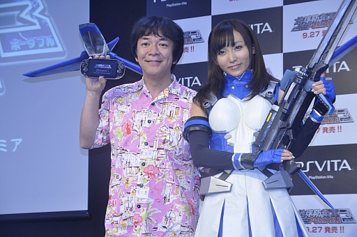 画像ギャラリー No.028のサムネイル画像 / 「地球防衛軍3 PORTABLE」の実写PVがついにお披露目。河崎 実監督と吉木りささんが登場した完成発表会をレポート