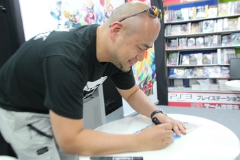 画像ギャラリー No.014のサムネイル画像 / 「The Wonderful 101」の魅力をプラチナゲームズの神谷英樹氏が紹介。マフィア梶田も登場した発売記念トークイベントの模様をレポート