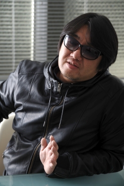 画像ギャラリー No.018のサムネイル画像 / 最新作「BLAZBLUE CHRONOPHANTASMA」で,アークシステムワークスは何を目指すのか。稼働初日の秋葉原で森Pに聞いてみた