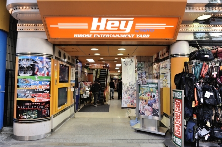 画像ギャラリー No.028のサムネイル画像 / 最新作「BLAZBLUE CHRONOPHANTASMA」で,アークシステムワークスは何を目指すのか。稼働初日の秋葉原で森Pに聞いてみた