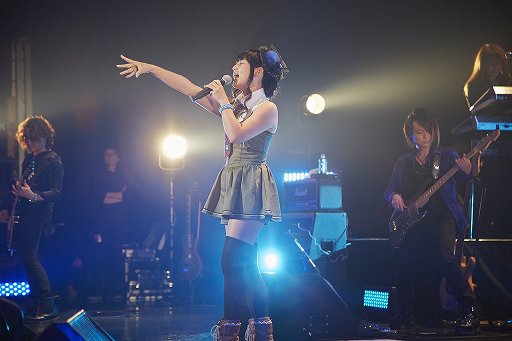 画像ギャラリー No.004のサムネイル画像 / Zepp Tokyoを蒼く染め上げた「BLAZBLUE MUSIC LIVE 2015」をレポート。森利道氏と石渡太輔氏へのインタビューも合わせて掲載