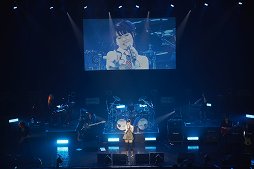 画像ギャラリー No.006のサムネイル画像 / Zepp Tokyoを蒼く染め上げた「BLAZBLUE MUSIC LIVE 2015」をレポート。森利道氏と石渡太輔氏へのインタビューも合わせて掲載