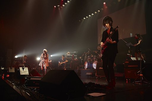 画像ギャラリー No.014のサムネイル画像 / Zepp Tokyoを蒼く染め上げた「BLAZBLUE MUSIC LIVE 2015」をレポート。森利道氏と石渡太輔氏へのインタビューも合わせて掲載