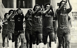 画像ギャラリー No.002のサムネイル画像 / 「バーコードフットボーラー」がアパレルブランド「ATHLETA」とタイアップ