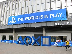 画像ギャラリー No.002のサムネイル画像 / 【速報】SCEE,Gamescomに先駆けてプレスカンファレンス開催。「LittleBigPlanet」のMedia MoleculeがPS Vita用完全新作「Tearaway」を発表