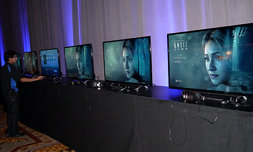 画像ギャラリー No.002のサムネイル画像 / 金髪のお姉さんがバスタオル一枚で逃げまどう「Until Dawn - 惨劇の山荘 -」の最新ビルトをプレイした