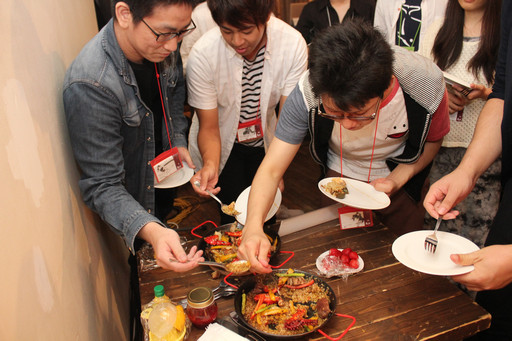 画像ギャラリー No.026のサムネイル画像 / 最新アップデート情報も公開された「『黒い砂漠』拠点接続キャラバン」東京会場をレポート。麥谷氏と榊原あやさんの料理勝負の行方は?