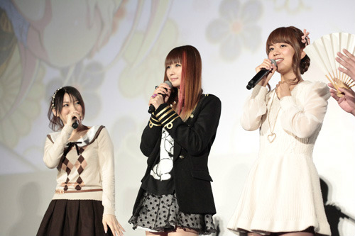 画像ギャラリー No.001のサムネイル画像 / 「HAPPY★にゅう★YEAR!『閃乱カグラ』爆乳ハイパー発表会2013」,新作「SHINOVI VERSUS」の新情報と原田ひとみさんらによるトークに会場が沸く