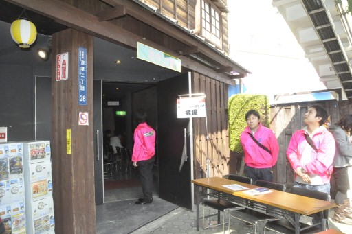 画像ギャラリー No.001のサムネイル画像 / 「閃乱カグラTCG UNLIMITED VS」の発売前イベントが花やしきで開催。マーベラスAQLの高木謙一郎氏と飛鳥役の声優・原田ひとみさんも駆けつけた