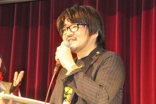 画像ギャラリー No.002のサムネイル画像 / 「閃乱カグラTCG UNLIMITED VS」の発売前イベントが花やしきで開催。マーベラスAQLの高木謙一郎氏と飛鳥役の声優・原田ひとみさんも駆けつけた