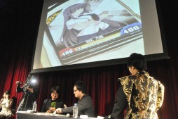 画像ギャラリー No.008のサムネイル画像 / 「閃乱カグラTCG UNLIMITED VS」の発売前イベントが花やしきで開催。マーベラスAQLの高木謙一郎氏と飛鳥役の声優・原田ひとみさんも駆けつけた