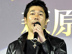 画像ギャラリー No.002のサムネイル画像 / ついに発売となる「Dragon's Dogma: Dark Arisen」の完成発表会をレポート。テーマソングを歌うRaychellさんのライブも