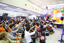 画像ギャラリー No.003のサムネイル画像 / 新規レアカードや書き下ろし楽曲の制作,テレビCMの撮影裏話などが明らかに。「ラブライブ!スクフェス」の単独イベントで開催されたトークステージの模様をレポート