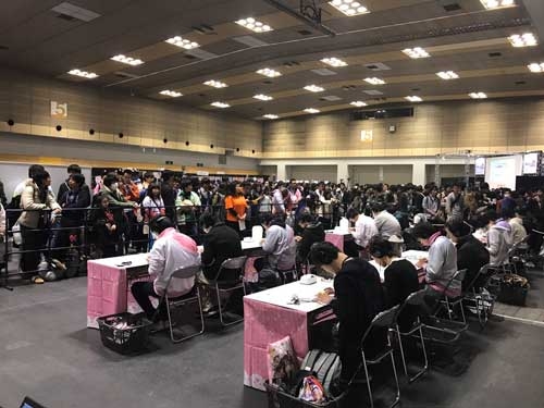 ���������꡼ No.007�Υ���ͥ������ / �֥�֥饤�֡������ե����ס�4��1���˹Ԥ�줿�ꥢ�륤�٥�ȤΥ�ݡ��Ȥ�����