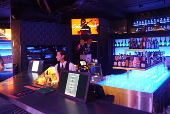 画像ギャラリー No.009のサムネイル画像 / 「サイバーパンク2077」のオフラインイベントでは,会場がナイトシティに&造形作家IKEUCHI氏にサイバーパンク観を聞いた