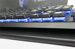 画像ギャラリー No.005のサムネイル画像 / 注目は低背キースイッチ採用の日本語キーボード「Gram Spectrum」。台湾Tesoroのゲーマー向け周辺機器をオウルテックが国内販売開始