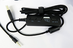 画像ギャラリー No.026のサムネイル画像 / 注目は低背キースイッチ採用の日本語キーボード「Gram Spectrum」。台湾Tesoroのゲーマー向け周辺機器をオウルテックが国内販売開始