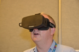 画像集#001のサムネイル/［E3 2013］仮想現実HMD「Oculus Rift」の1080p版を体験してきた。Unreal Engine 4のデモ世界が目の前に広がるのは，もはや感動だ