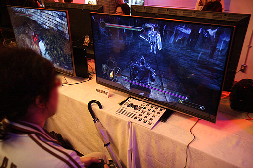 画像ギャラリー No.013のサムネイル画像 / さっそく心を折られた「DARK SOULS II」先行体験会レポート。憔悴しきったマフィア梶田が,ゲームから発せられていた殺意を語る