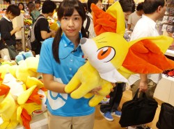 ついに発売された ポケットモンスターx Y ファン達で賑わったポケモンセンタートウキョーの模様レポート アクアシティでは試遊イベントも開催中