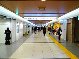 画像集#012のサムネイル/駅長さんピカチュウが待っている！　東京駅にオープンしたポケモングッズショップ「ポケモンストア 東京駅店」を取材してきた