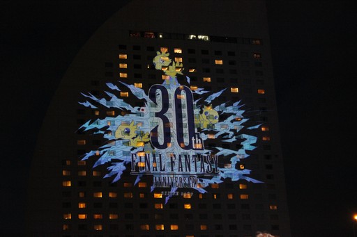 画像ギャラリー No.002のサムネイル画像 / 横浜にバハムート襲来! FF30周年企画,「FFXIV」プロジェクションマッピング映像のリハーサル上映会をレポート