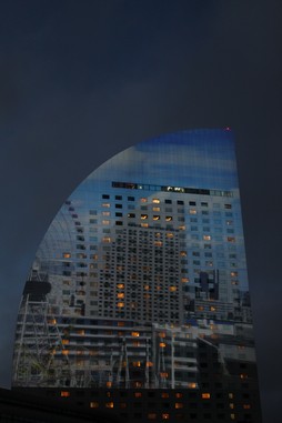 画像ギャラリー No.004のサムネイル画像 / 横浜にバハムート襲来! FF30周年企画,「FFXIV」プロジェクションマッピング映像のリハーサル上映会をレポート