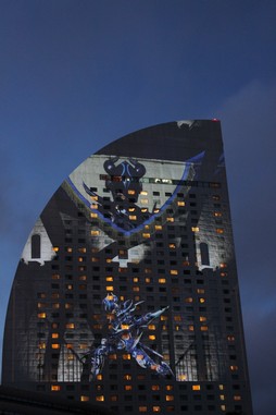 画像ギャラリー No.005のサムネイル画像 / 横浜にバハムート襲来! FF30周年企画,「FFXIV」プロジェクションマッピング映像のリハーサル上映会をレポート