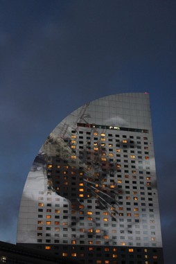 画像ギャラリー No.006のサムネイル画像 / 横浜にバハムート襲来! FF30周年企画,「FFXIV」プロジェクションマッピング映像のリハーサル上映会をレポート