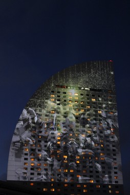 画像ギャラリー No.008のサムネイル画像 / 横浜にバハムート襲来! FF30周年企画,「FFXIV」プロジェクションマッピング映像のリハーサル上映会をレポート