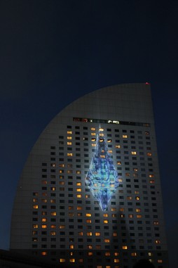 画像ギャラリー No.009のサムネイル画像 / 横浜にバハムート襲来! FF30周年企画,「FFXIV」プロジェクションマッピング映像のリハーサル上映会をレポート