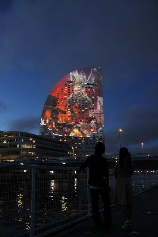 画像ギャラリー No.011のサムネイル画像 / 横浜にバハムート襲来! FF30周年企画,「FFXIV」プロジェクションマッピング映像のリハーサル上映会をレポート