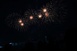 画像ギャラリー No.007のサムネイル画像 / 「FFXIV 10th ANNIVERSARY FIREWORKS & MUSIC」千葉会場レポート。ドローンや花火による光の演出で新生10周年をお祝い