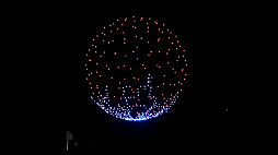 画像ギャラリー No.010のサムネイル画像 / 「FFXIV 10th ANNIVERSARY FIREWORKS & MUSIC」千葉会場レポート。ドローンや花火による光の演出で新生10周年をお祝い