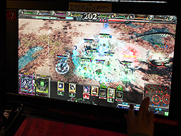 画像ギャラリー No.011のサムネイル画像 / 「LORD of VERMILION III」をがっちりプレイ。スーパーレアを含む新カード情報と合わせて,その模様をレポート