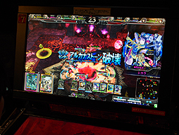 画像ギャラリー No.013のサムネイル画像 / 「LORD of VERMILION III」をがっちりプレイ。スーパーレアを含む新カード情報と合わせて,その模様をレポート