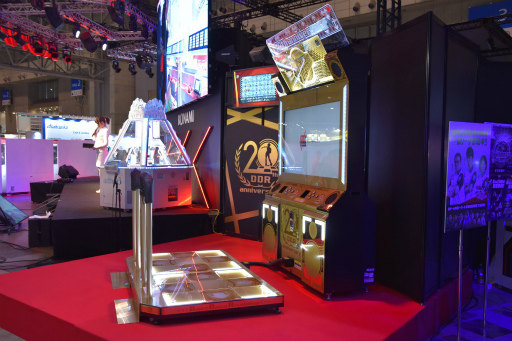 ［JAEPO2019］黄金のDDR筐体！「DanceDanceRevolution 20th anniversary model」がKONAMIブースで初披露。2019年3月から稼働開始