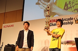 画像ギャラリー No.011のサムネイル画像 / 「KONAMI Arcade Championship 2013」初日の模様をレポート。トップランカー達によるスーパープレイで会場は大盛り上がり