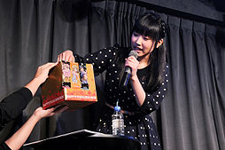 画像ギャラリー No.010のサムネイル画像 / 「THE IDOLM@STER LIVE THE@TER PERFORMANCE 08」発売記念イベントをレポート。波瀾万丈の展開になった「クイズ 田所あずさ」とは