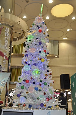 画像集#007のサムネイル/「ぷよクエツリー」の点灯式をレポート。Popteenモデルの椎名ひかりさん,お笑いコンビのエレキコミック,細山田水紀氏,高 大輔氏らによるトークも実施