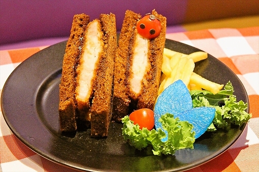 画像ギャラリー No.012のサムネイル画像 / プレイヤー考案メニュー&復刻メニューも加わった「ぷよクエカフェ 2018」がオープン。メディア向け試食会をレポート