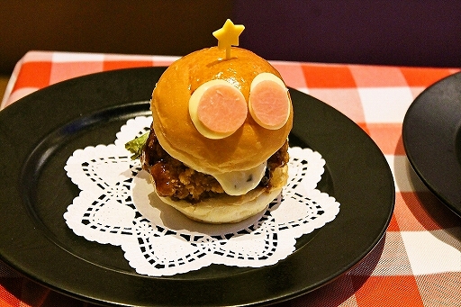 画像ギャラリー No.014のサムネイル画像 / プレイヤー考案メニュー&復刻メニューも加わった「ぷよクエカフェ 2018」がオープン。メディア向け試食会をレポート