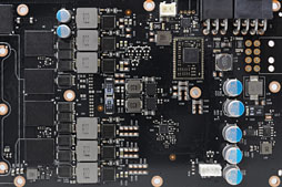 画像ギャラリー No.047のサムネイル画像 / 「GeForce GTX TITAN」登場。500円玉より大きなモンスターGPUの“性能以外”を徹底解説