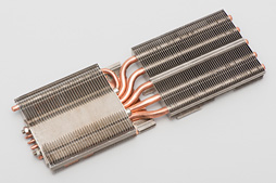 画像集#019のサムネイル/「GeForce GTX TITAN Black」レビュー。換装用の大型クーラーが付属したGIGABYTE製カードは,ハイエンド派の琴線に触れるか