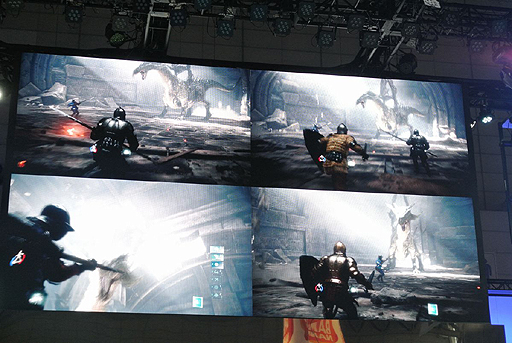 ���������꡼ No.010�Υ���ͥ������ / ��TGS 2013�ϡ�deep down�ץ��ơ������٥�ȤǤ�4�ͥޥ���ץ쥤�ˤ�������ϤΥɥ饴���郎��Ϫ��F2P��ǥ�ǥ����ӥ�����뤳�Ȥ����餫��