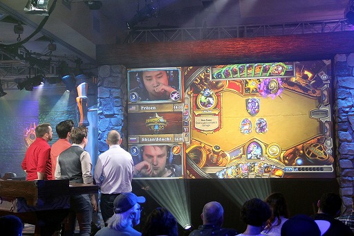 ���������꡼ No.009�Υ���ͥ������ / ����ֳ��ΥХϥޤǳ��Ť��줿��Hearthstone�פι������HCT�ߵ����긢�ɤ�����΢��Blizzard�Υ����ޥ�2�ͤ�ʹ���Ƥ���