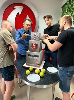 ���������꡼ No.005�Υ���ͥ������ / 5��ǯ�Ρ�World of Tanks Blitz�ס�WoTB�θ�����̤��ˤĤ��ơ���ȯ�ؤ˥᡼�륤�󥿥ӥ塼