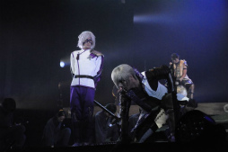 画像ギャラリー No.026のサムネイル画像 / 新キャストを迎えた舞台「『戦国BASARA3 宴弐』‐凶王誕生×深淵の宴‐」ゲネプロ公演をレポート。最新作「戦国BASARA4」の最新情報もお披露目に