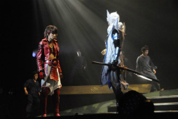 画像ギャラリー No.027のサムネイル画像 / 新キャストを迎えた舞台「『戦国BASARA3 宴弐』‐凶王誕生×深淵の宴‐」ゲネプロ公演をレポート。最新作「戦国BASARA4」の最新情報もお披露目に