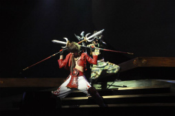 画像ギャラリー No.029のサムネイル画像 / 新キャストを迎えた舞台「『戦国BASARA3 宴弐』‐凶王誕生×深淵の宴‐」ゲネプロ公演をレポート。最新作「戦国BASARA4」の最新情報もお披露目に